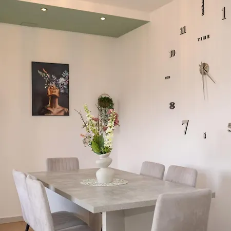 Apartment Sunny Garden Adria
